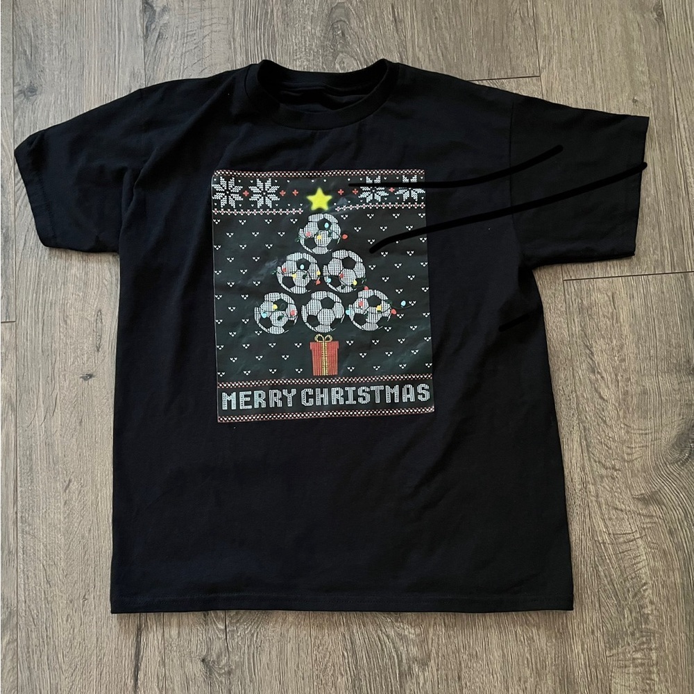 Buc-ees T-shirt Men's Size Small Christmas "Rockin Around" Short Sleeve Red​​